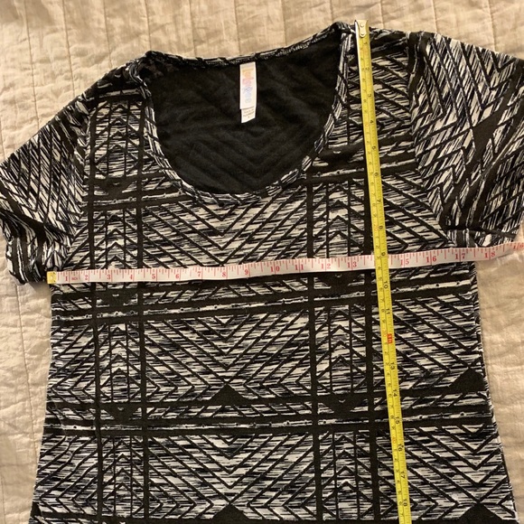 ✨3 for $25✨5 Lularoe Classic T’s Small/Med - Picture 8 of 16